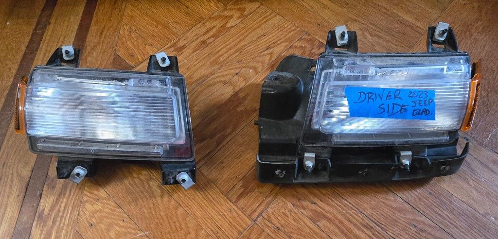 Original 2023 JEEP GLADIATOR Lights & Markers