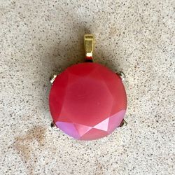 🔴 Pretty pinkish red “jewel” pendant made from vintage jewelry piece