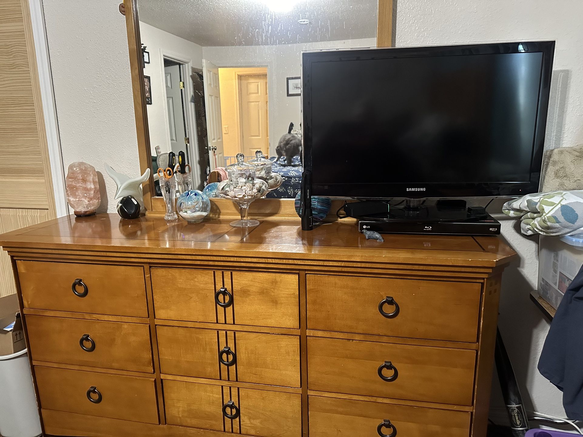 Queen Bedroom Set $200 OBO 