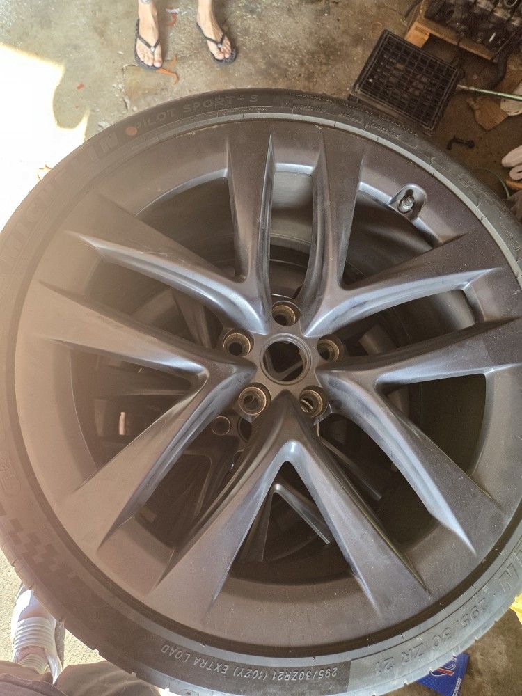 Used Telsa Tires With Rims