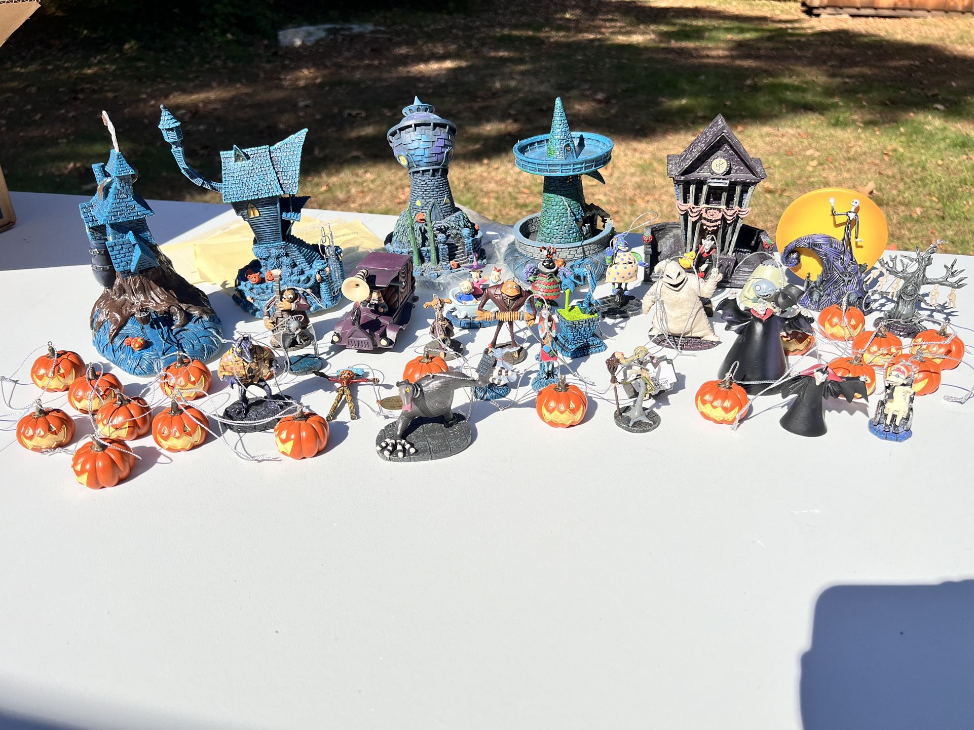 Huge Nightmare Before Christmas Hawthorne Village And Ornaments