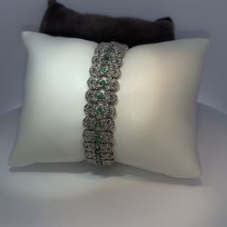 14K white gold lady’s Diamond and Emerald elegant bracelet 