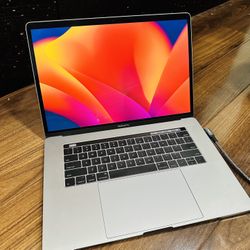 MacBook Pro 15 Inch (2017)