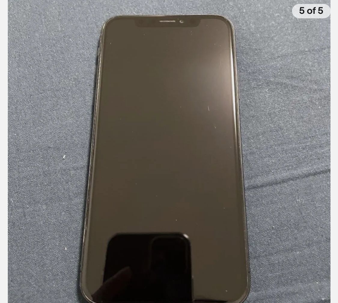 iPhone XS: Like new condition