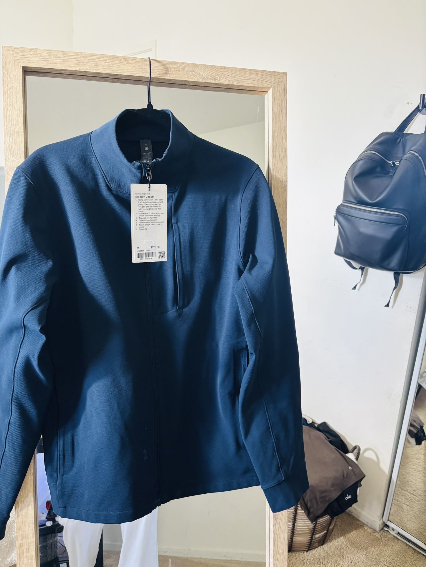 LULULEMON MENS Sojourn Jacket Navy Blue
