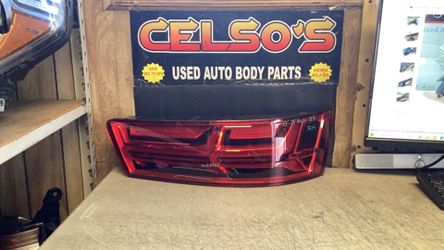 17 19 Audi Q7 RH Tail Light LED OEM.