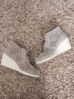Size 5.5 TOMS wedges