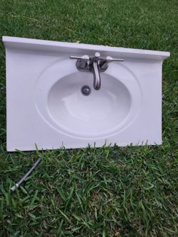 White Ceramic Bathroom Vanity Sink with Faucet