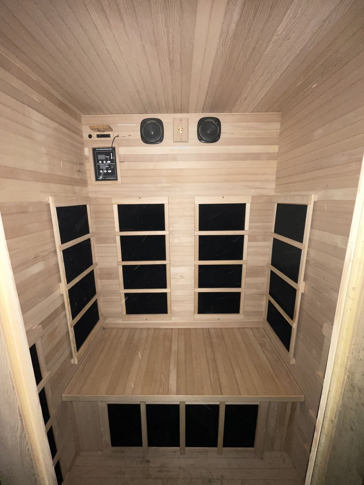 3 Person Wood Plug In Suna