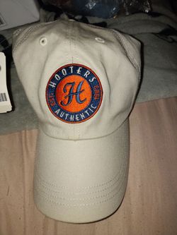 Hooters of Addison cap nwt. Strap
