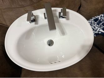 Pedestal Kohler oval sink “white”