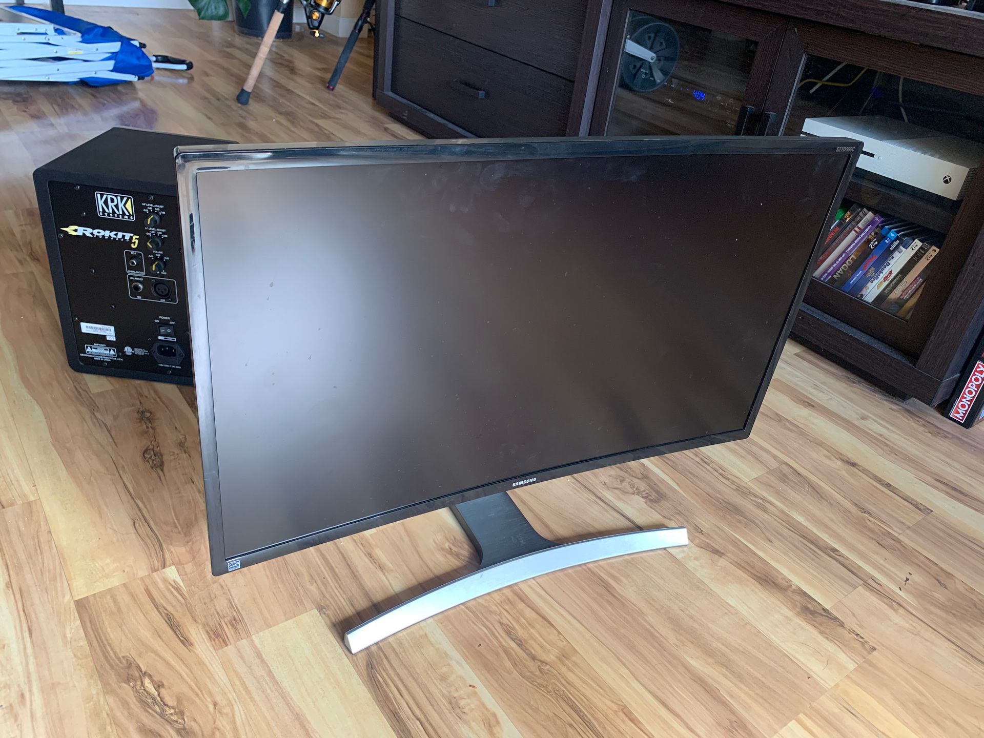 Samsung 27in curved monitor. Needs new power cord. $80