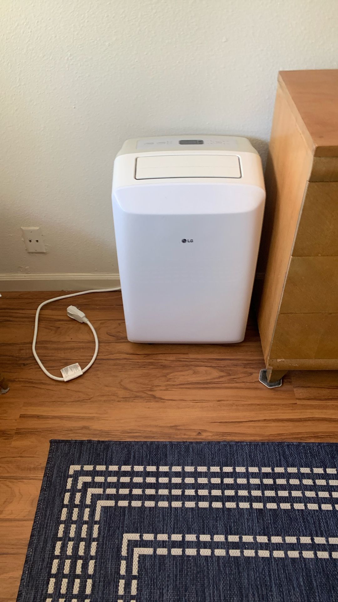 LG  Window Air Conditioner Like New