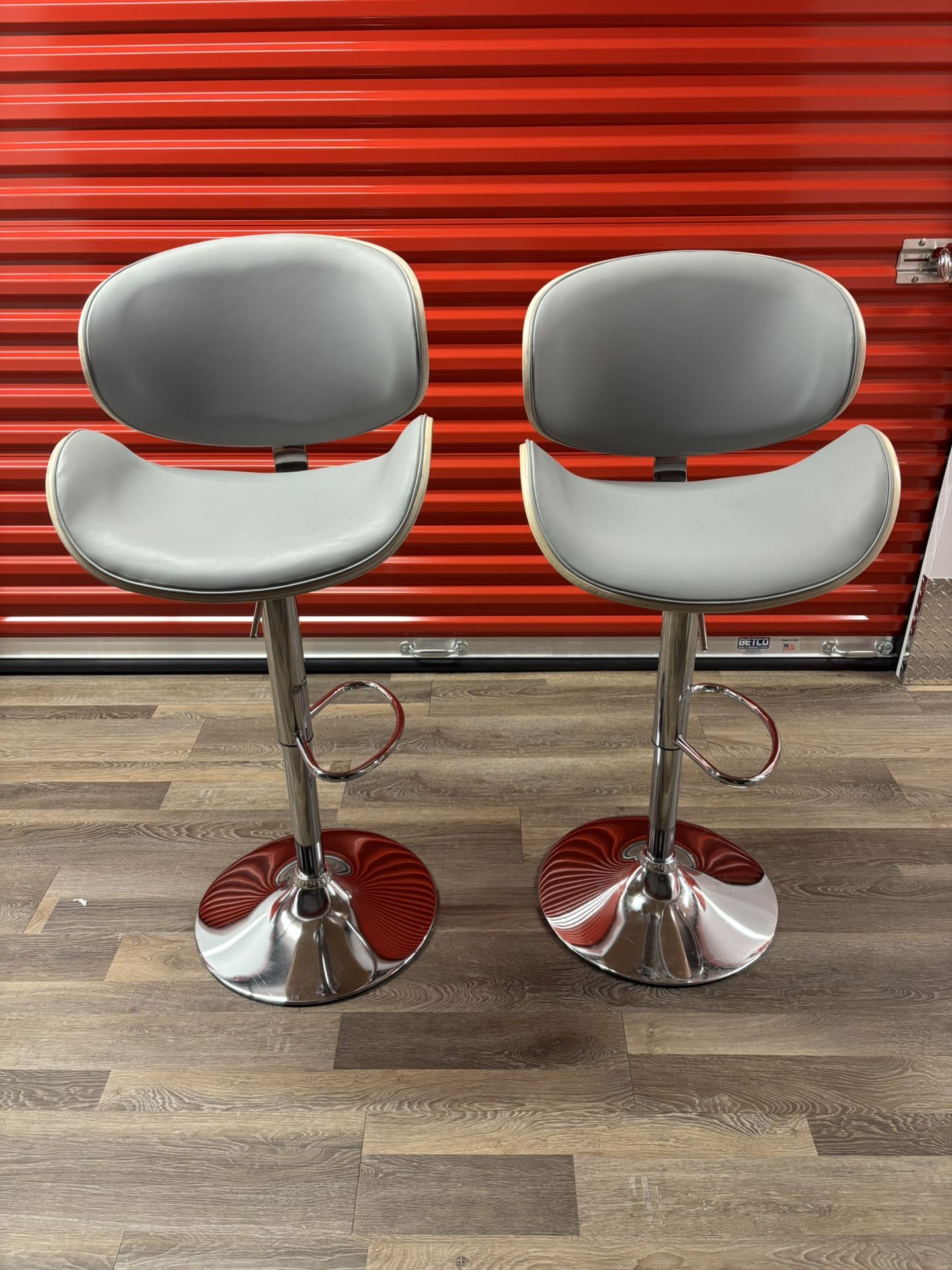 Simpli Home Marana Mid Century 33in Bentwood Bar Chairs (2)