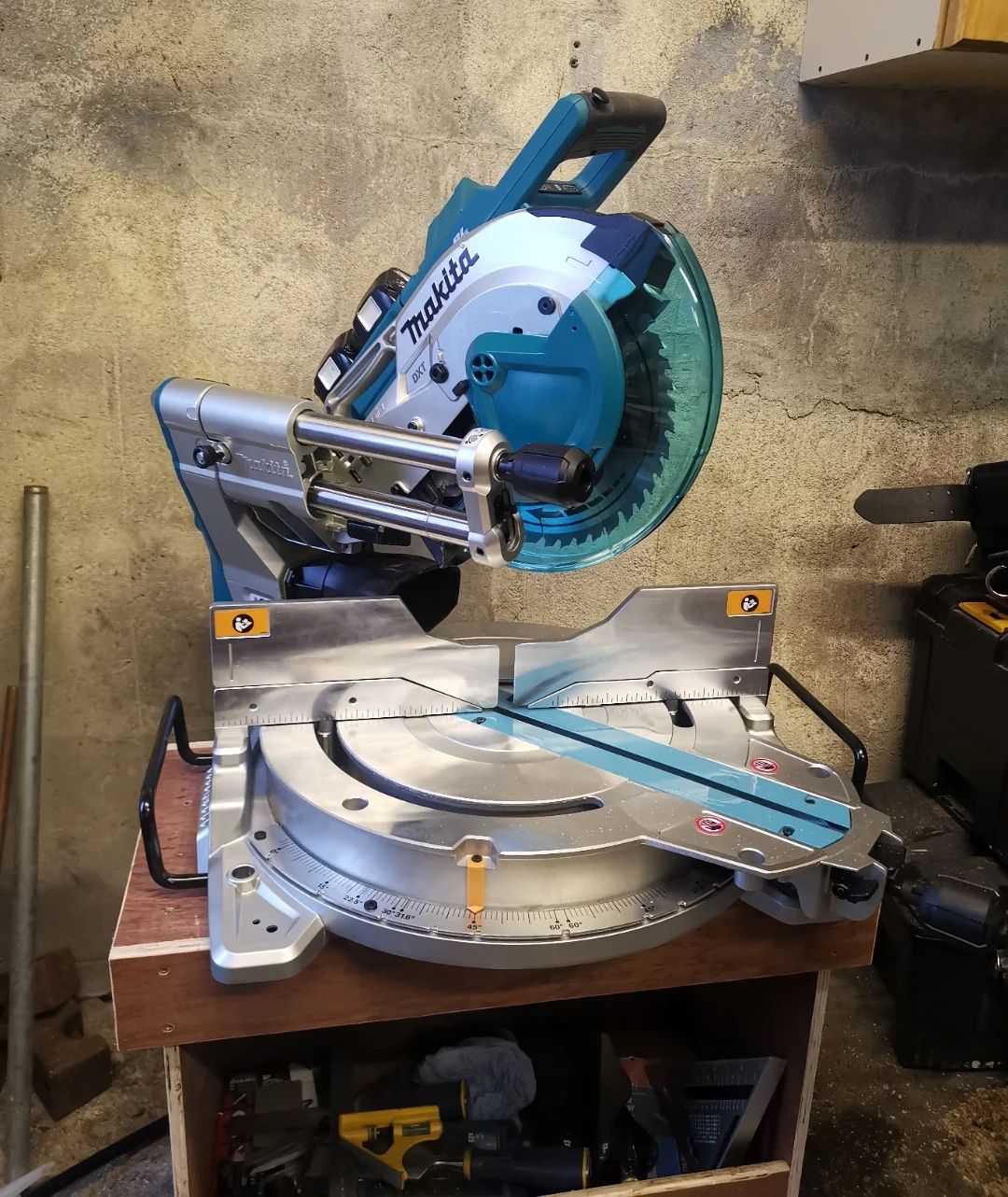 36v 10in Makita Miter Saw