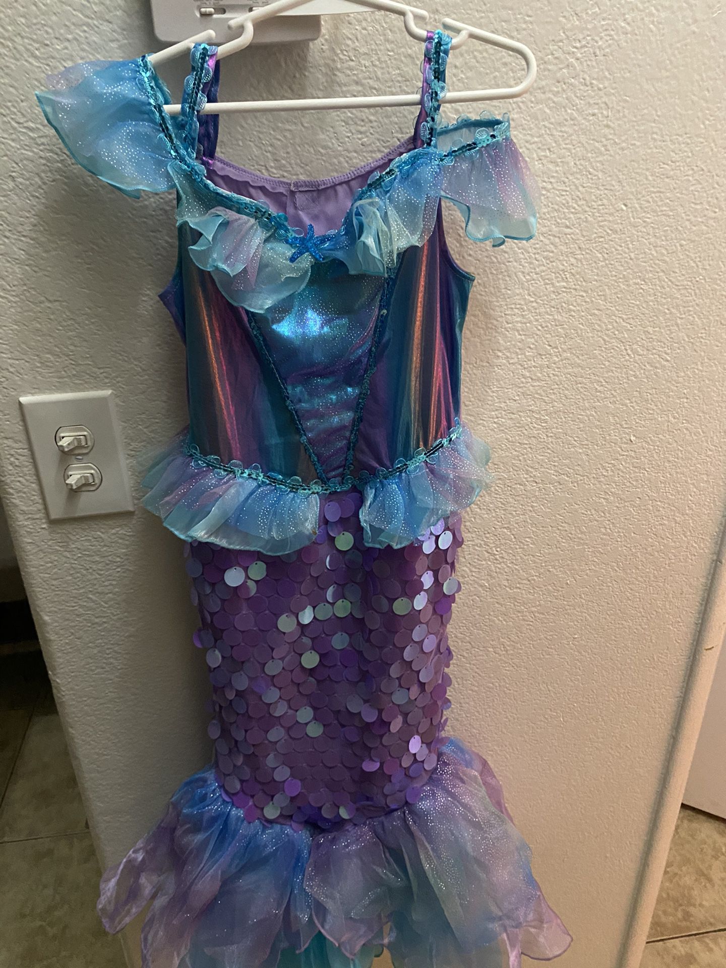 Mermaid dress size s girl , like for 7 years old