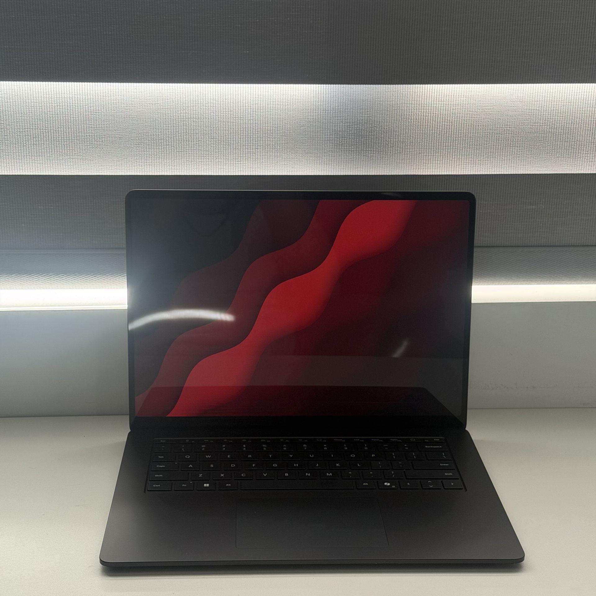 Microsoft Surface Laptop 7 15” (2024) – Snapdragon X Elite / 16GB / 512GB