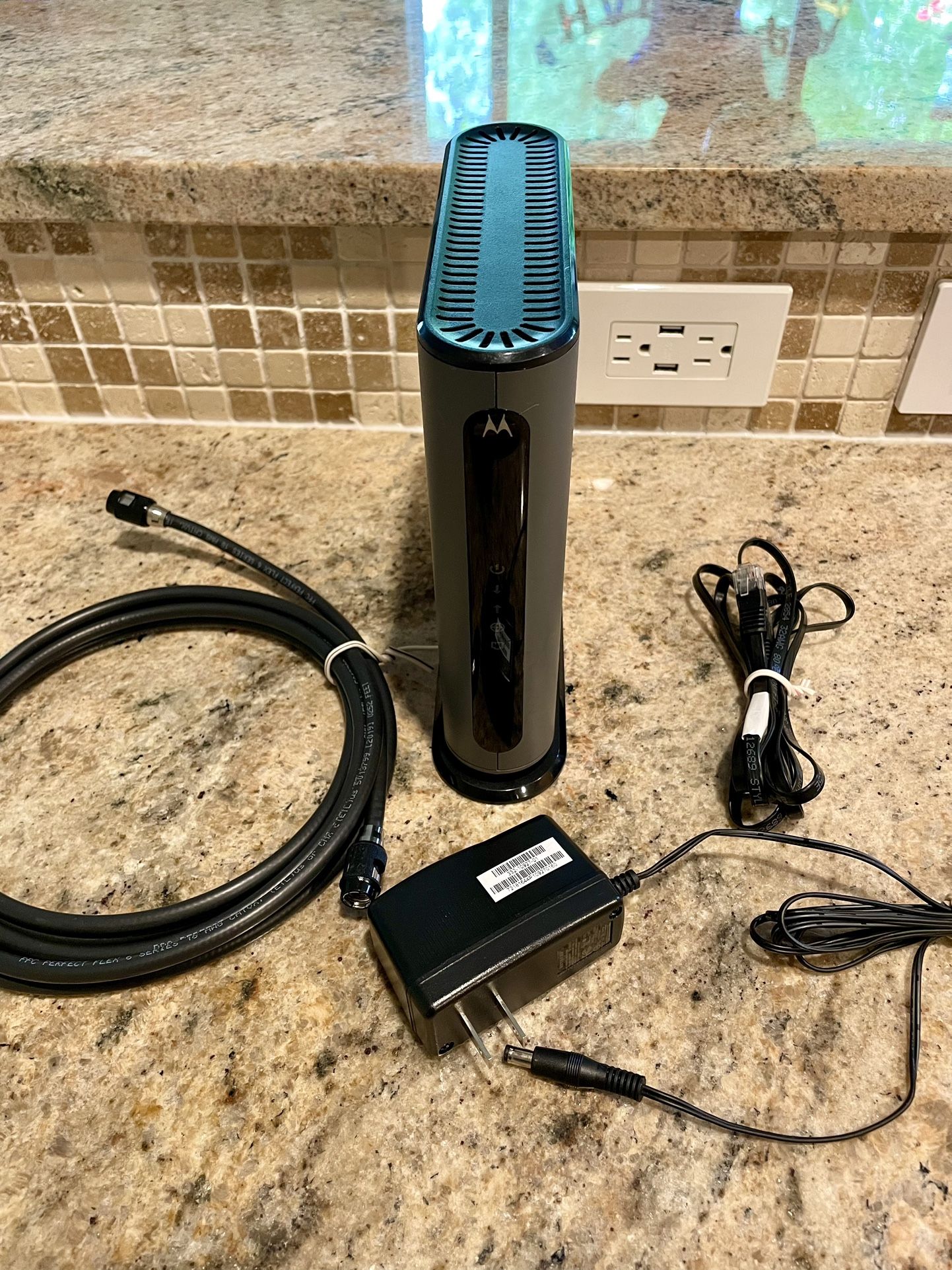 MOTOROLA MB7621 cable MODEM 24x8, 900 mbps, Docsis 3.0 Xfinity Cox Spectrum