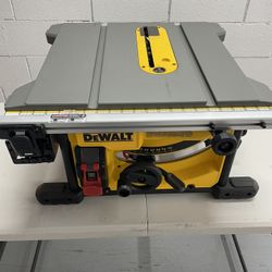 Dewalt 15 Amp Corded 8-1/4 in. Compact Portable Jobsite Table saw Tablesaw (Basically New) DWE7485