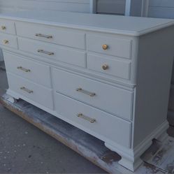 Gorgeous Pennsylvania House Cherry Dresser with 10 Drawers