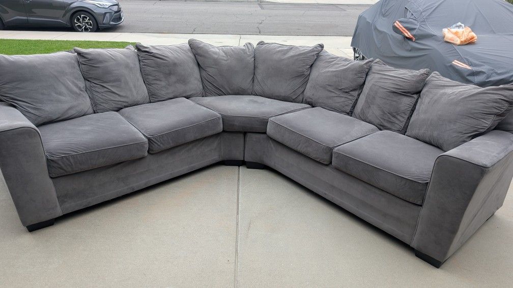 Large Couch- 2 Piece RAF Sectional