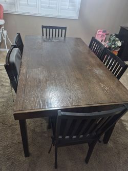 Kitchen/Dining Table