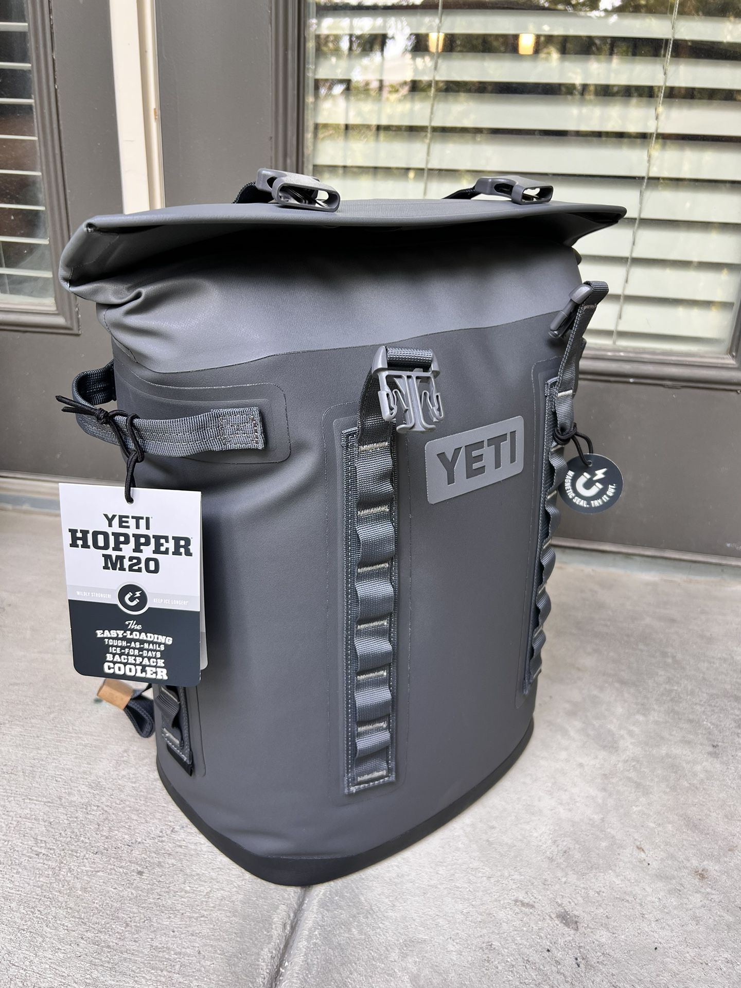 Yeti Hopper BackFlip 24 Soft Sided Backpack Cooler - Charcoal
