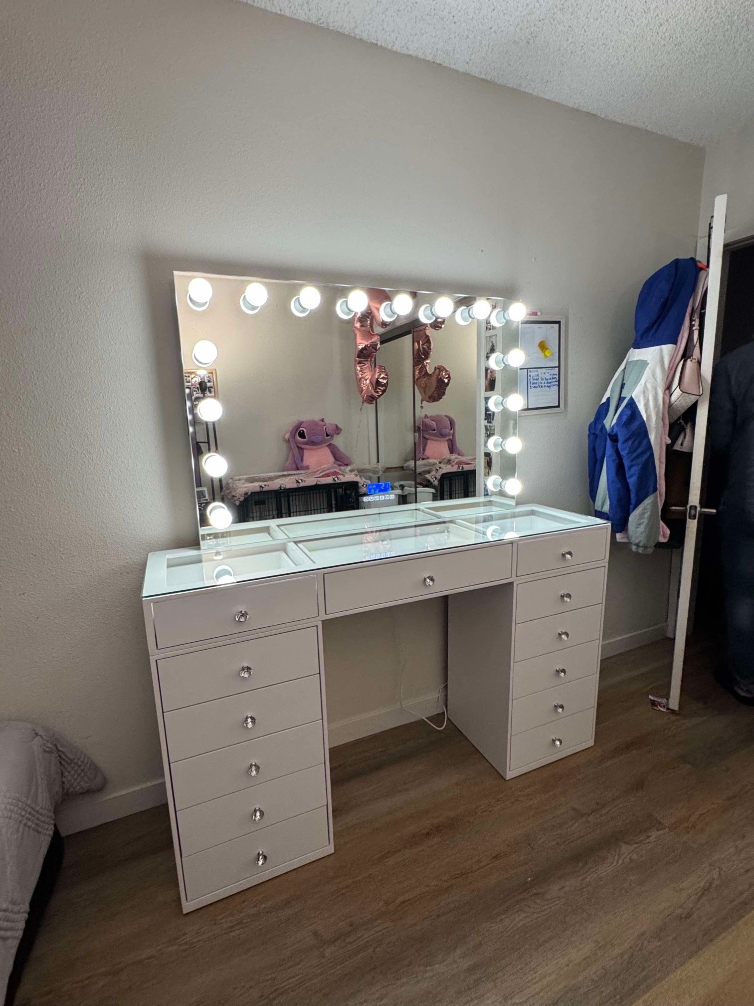 Bluetooth Makeup Vainty With Glass Top Health & Beauty