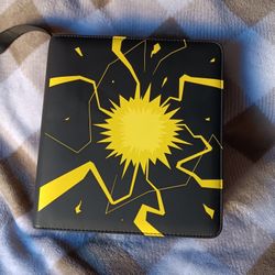 Very Nice,  Lightly Used Thunderbolt Designed Trading Card Binder.  Please Check Out All My Stuff.  Thank You For Looking. 