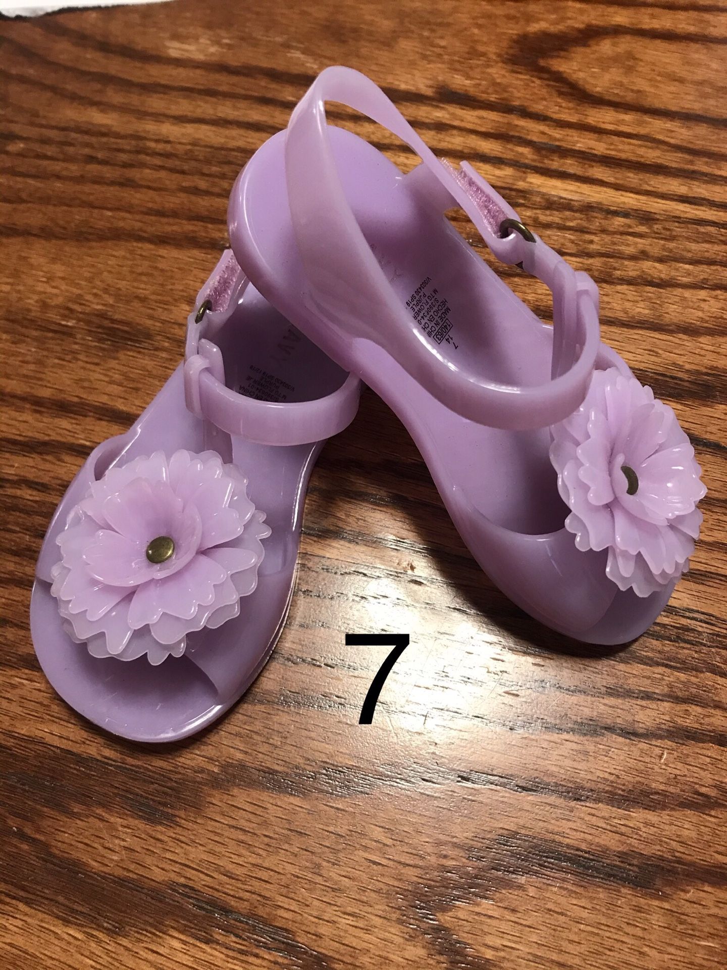 Used Very good condition Girls Sandals Size 7
