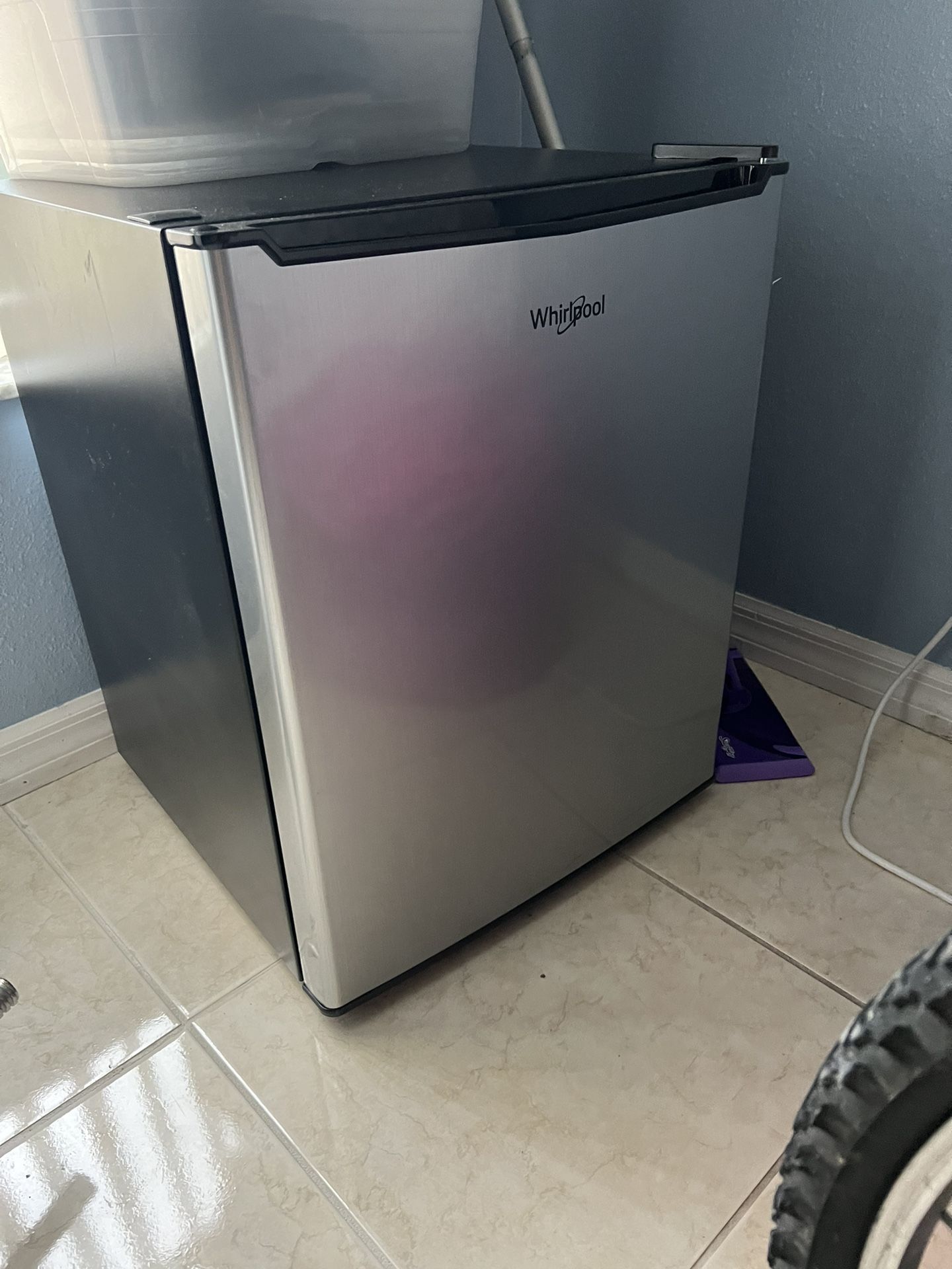Whirlpool 2.7 CU FT Mini Refrigerator