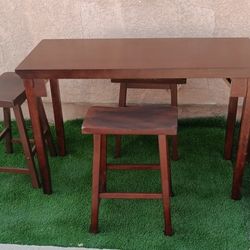 Small Dinning Table  & 4 Stools 