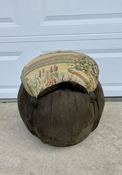Tufted Tapestry Stool