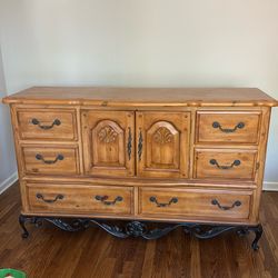 Dresser / buffet / credenza