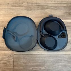 One Month Old Sony Headphones like Brand New