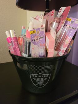 Cosmetic goodie basket