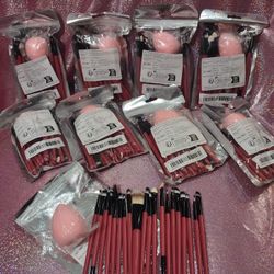 New 20 Piece Make Up Brush & Blender Sets -$5 Each