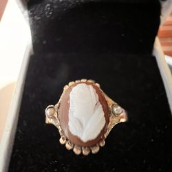 ANTIQUE 10k ROSE GOLD CAMEO AND NATURAL FRESH PEARL RING 