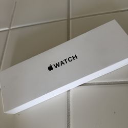 Apple Watch SE 2nd Gen! 44mm, GPS, Brand New Sealed! Newest Model!!  Starlight Color With Sport Band!!!