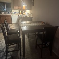 4 Chairs with Table