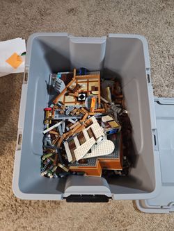 BULK LEGO includes minifigures + modulars