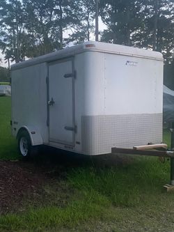 Enclosed trailer