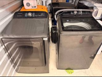 Samsung Washer & Dryer Set – Large Capacity – Works Great