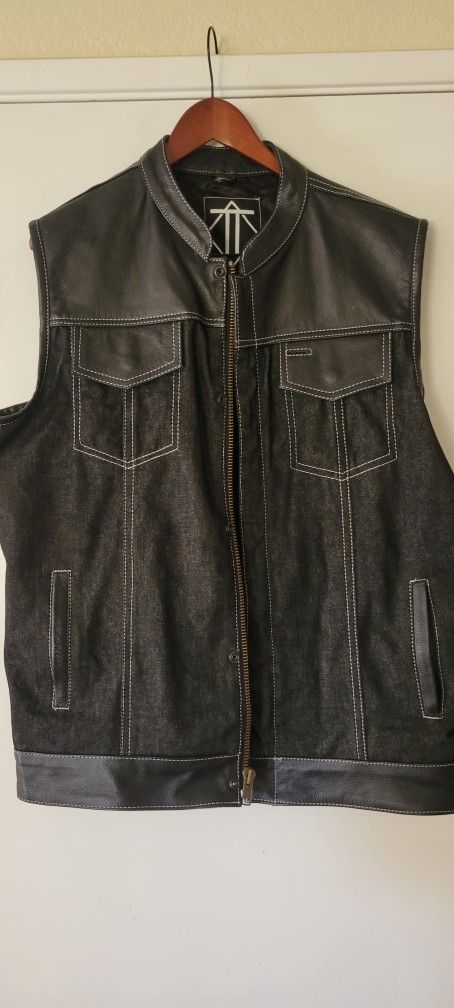 ***** Blk Leather/Denim Motorcycle Vest ****