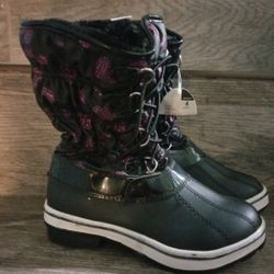 Snow Boots Size 4