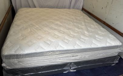 Helix Plus King Mattress - LIKE NEW! Delivery Available