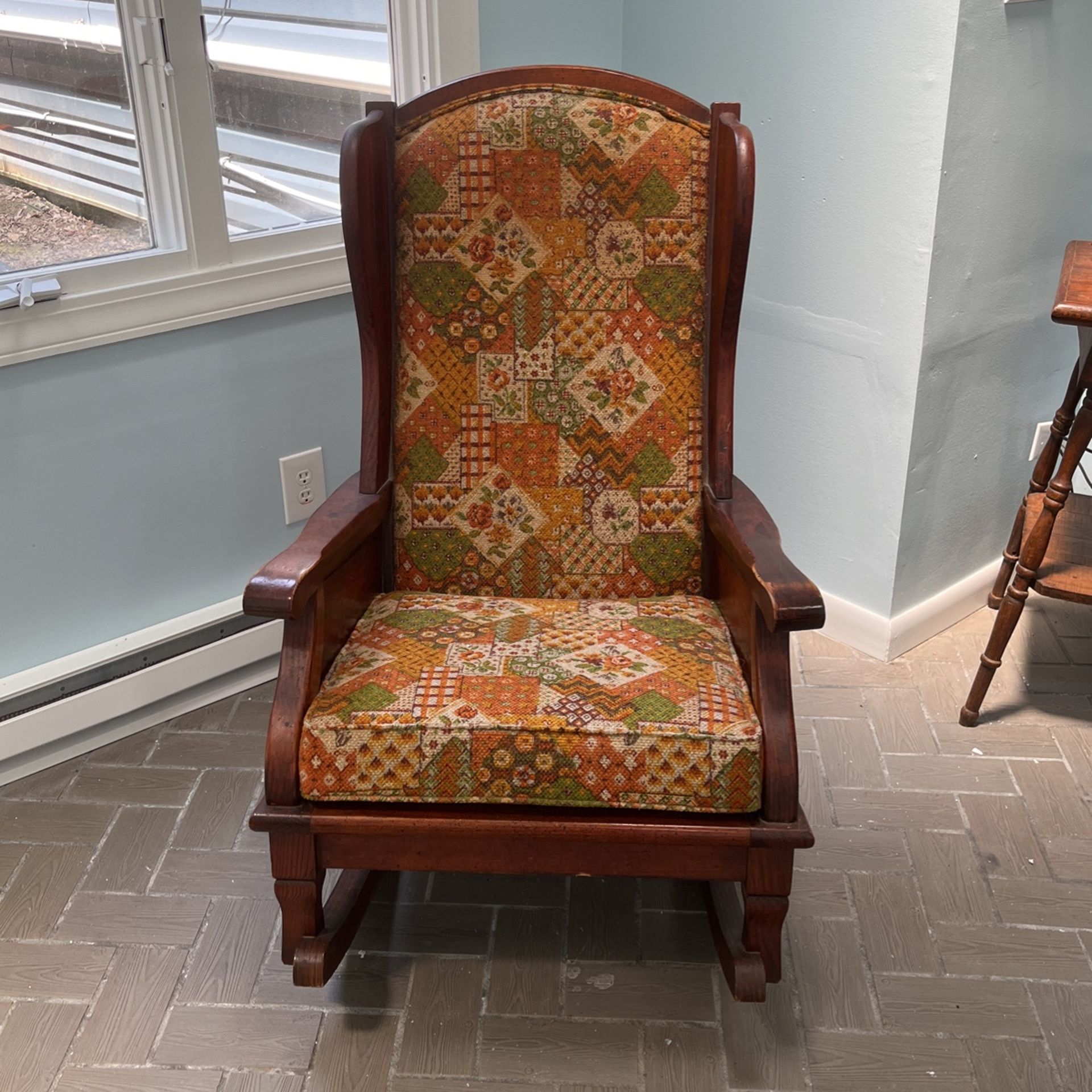 Antique Rocking Chair 