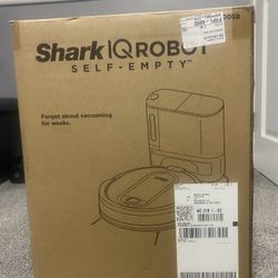 SHARK IQ ROBOT AUTOMATIC VACCUM NEVER USED 