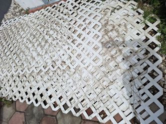 Plastic lattice fence