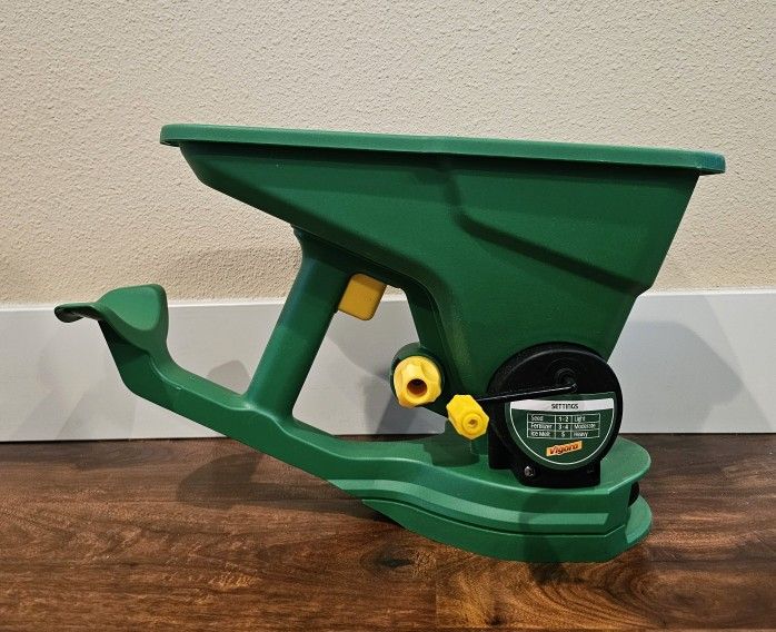 Vigoro 1,000 sq. ft. Hand Spreader for Grass Seed, Fertilizer